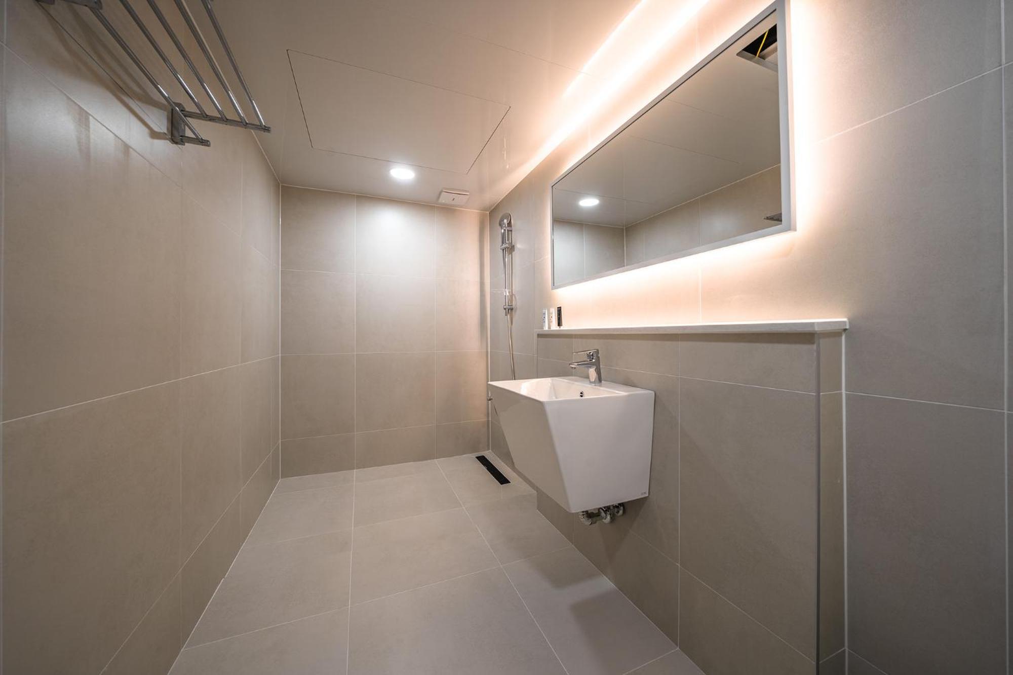 Mono Hotel Suwon Exterior foto