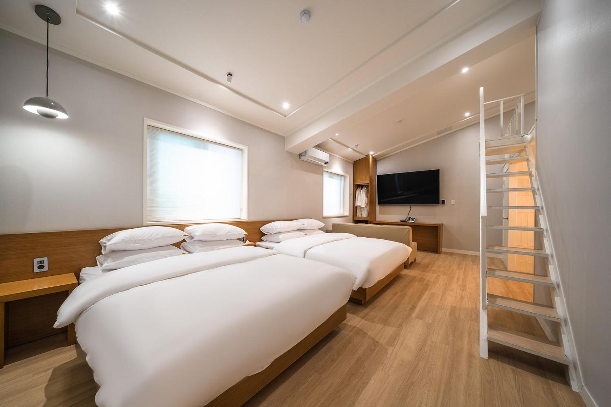 Mono Hotel Suwon Exterior foto