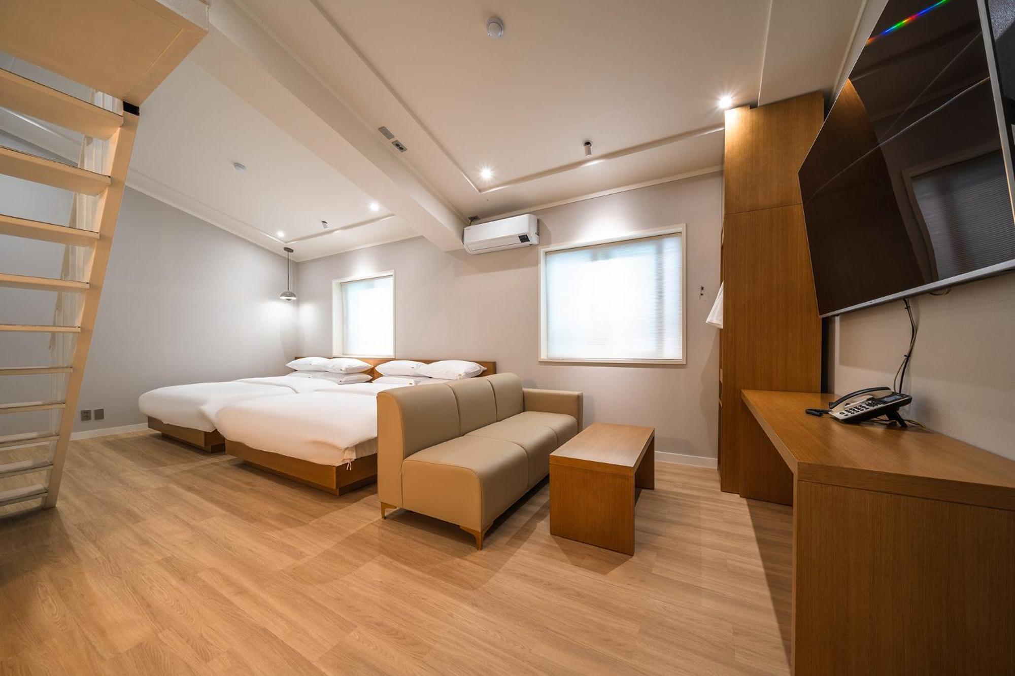 Mono Hotel Suwon Exterior foto